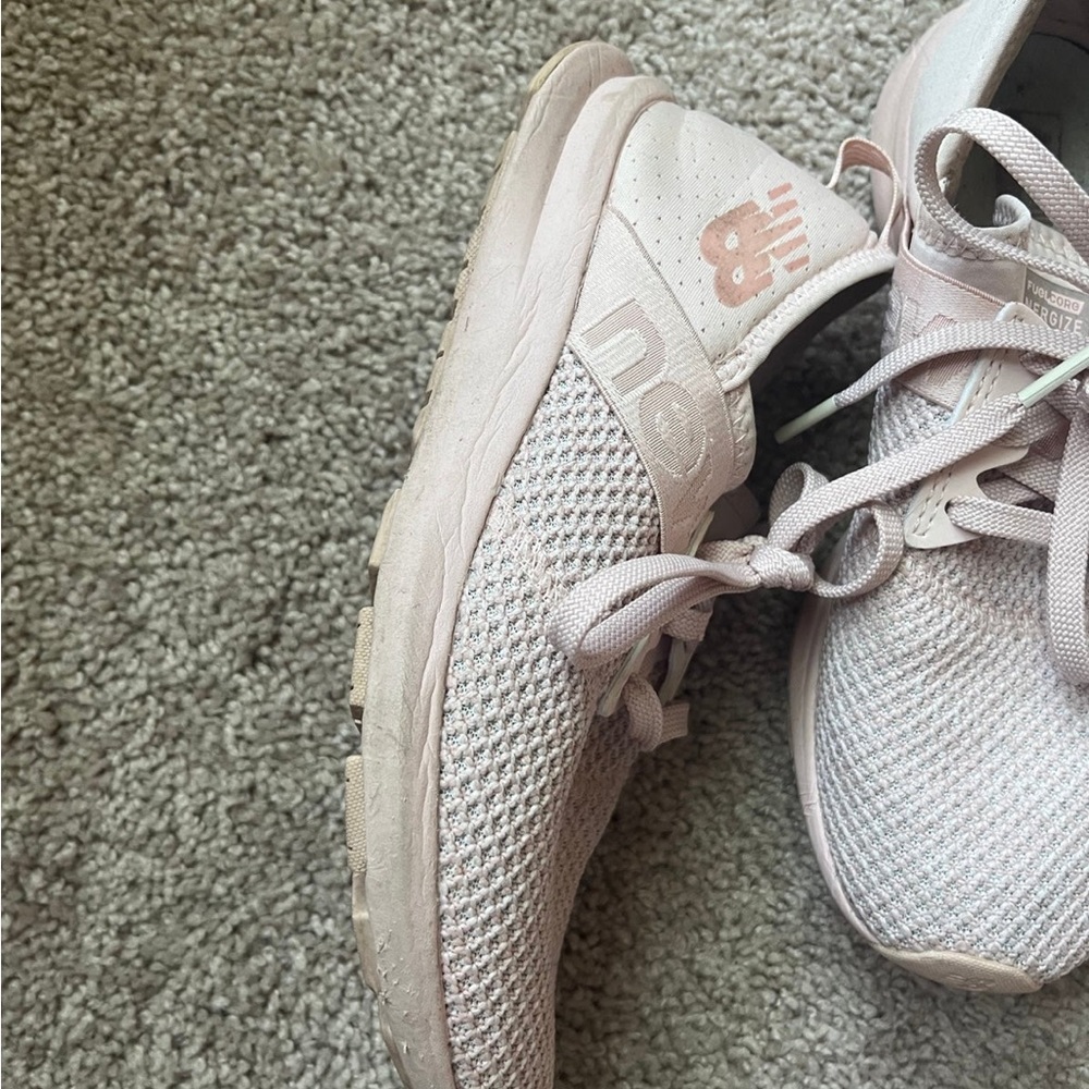 Pink new balance sneakers - Picture 2 of 6